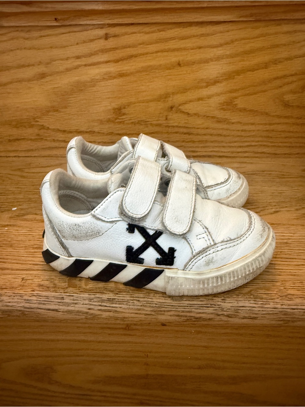 OFF WHITE - Kids White Velcro Sneakers with Black Accent